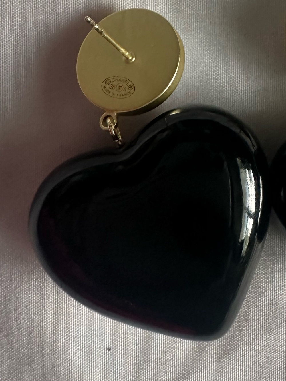 CHANEL Preowned 1990-2000 CC Heart Earrings - Picture 2 of 5